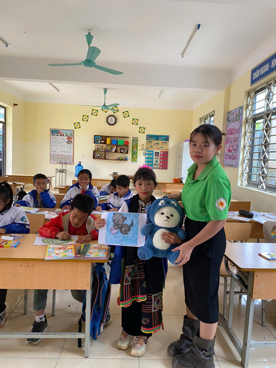 Description: E:\2025-2026\THIỆN NGUYỆN HOA HƯỚNG DƯƠNG\z7614996805044_ebc9058a42f732573c2f42cc97ec72f1.jpg